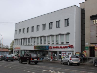 Административное здание с магазином (кирпичное)