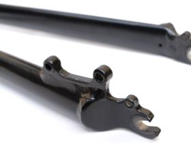 Жесткая алюминиевая вилка Format 1-1/8-1.5 28" (черный 187 мм эксцентрик 9 мм шток 1 1/8"-1.5" (28.6 мм - 38.1 мм), алюминий для дисковых тормозов)