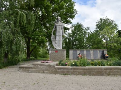 Братская могила советских воинов, погибших в годы Великой Отечественной войны