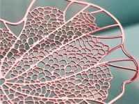 Закладка для книг с подвеской "Изящный лист лотоса" (латунь с покрытием под розовое золото)