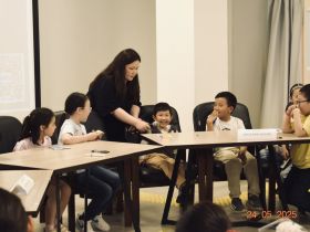 В SMART-библиотеке Якутска открылась выставка юных художников «Мир детства»