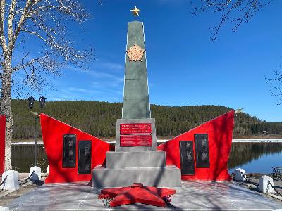 Наш долг – украсить обелиски и поклониться павшим до земли…