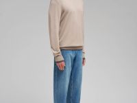 Легкий базовый джемпер полуприлегающего кроя