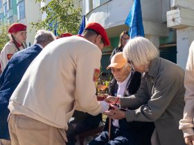Лампадки с частичками Вечного огня передали ветеранам в Якутске