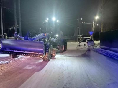 В Якутске легковушка столкнулась с автогрейдером