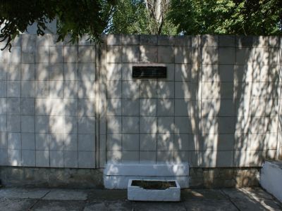 Памятный знак на месте массовой гибели советских граждан - жертв фашистского террора - Камыш-Бурунский ров