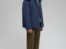 Утепленная куртка с капюшоном