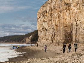 Водопады и ледяные пещеры скал Еланка Куччугуй Кэтэмэ - скалы Еланки - п. Еланка