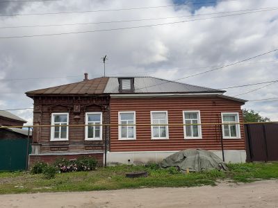 Деревянный одноэтажный дом, в котором жил основоположник чувашской книжной графики Ф.С. Быков