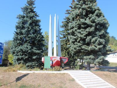 Памятник советским воинам, погибшим в боях с фашистскими захватчиками