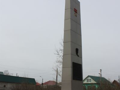 Могила Героя Советского Союза Чернова Г.Н.(с обелиском)