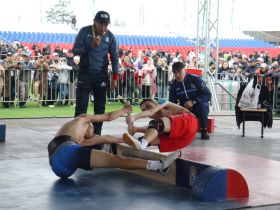 Сенсационные схватки по мас-рестлингу прошли на Играх Манчаары