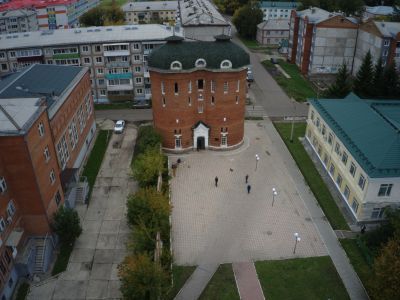 Водонапорная башня, у стены которой были расстреляны рабочие паровозного депо – участники Канско-Иланского восстания против колчаковского режима 27 декабря 1918 года (мемориальная зона)