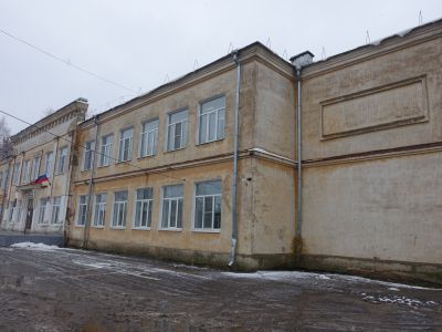 Здание где в разные годы учились в школе Герои Советского Союза Петров Алексей Иванович и Сергеев Владимир Федорович