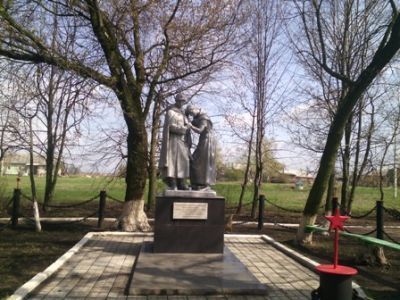 Братская могила с захоронением воинов, погибших в период Великой Отечественной войны 1941—1945 гг.