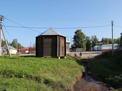 Комплекс Леденгского солеваренного завода в селе им. Бабушкина Вологодской области: Соляной склад, Мариинская башня, Спасская рассолоподъемная скважина