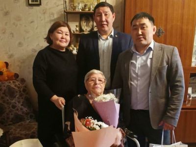 Жительницу Покровска поздравили с Днем снятия блокады Ленинграда