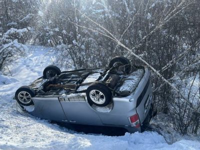 Автомобиль с пассажирами перевернулся в Горном районе