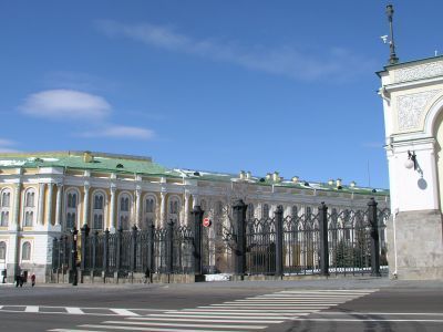 Ограда с двумя воротами между Большим дворцом и Оружейной палатой, 1838 - 1851 годы, архитекторы И.Л.Мироновский, К.А.Тон