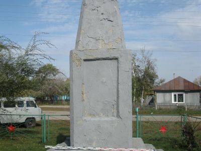 Братская могила партизан