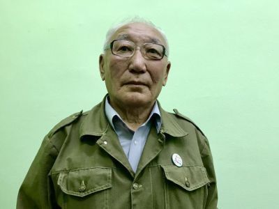 Оставить след на родной земле. Якутянин Пётр Фёдоров подарил 400 книг сельской библиотеке