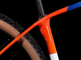 Горный велосипед Cube Reaction C:62 SLX Teamline, год 2025, цвет Белый-Синий, ростовка 18