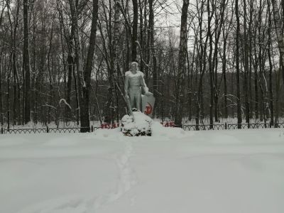 Братская могила воинов Советской Армии, погибших от ран в ППГ и 180 - в феврале 1943 года