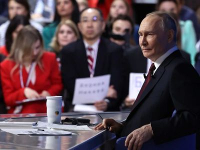 Владимир Путин: «В стране выстроена стройная система поддержки материнства, детства»