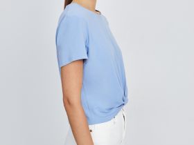 Футболка с узлом