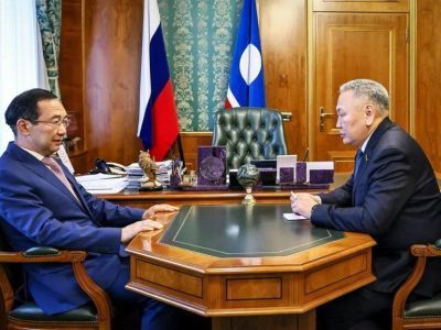 Айсен Николаев провел встречу с сенатором от Якутии Сахамином Афанасьевым