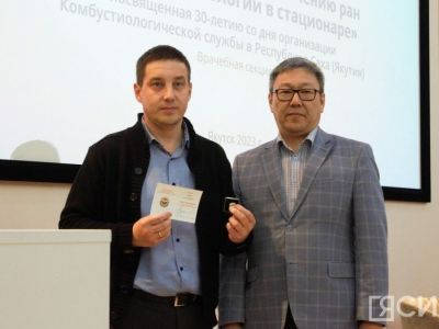 Государственными наградами отметили медицинских работников ожогового центра Якутии