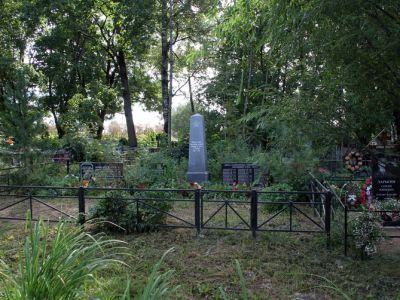 Братское захоронение советских воинов, погибших в 1941-44 гг.