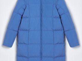 Пуховое пальто с капюшоном и воротником-стойкой