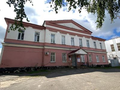 Памятник архитектуры первой половины XIX в., бывшее здание казначейства