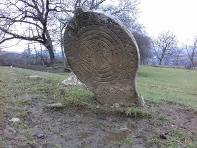 Стела круглой формы