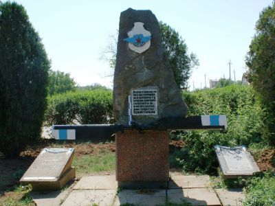 Памятный знак на месте базирования 889-го Новороссийского ночного легкобомбардировочного авиационного полка
