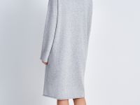 Вязаное платье свободного кроя с воротником-стойкой