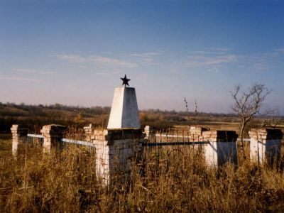 Братская могила красноармейцев, погибших за власть Советов в годы гражданской войны