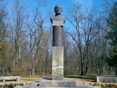 Памятник дважды Герою Советского Союза В.Я.Литвинову