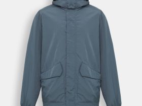 Ветровка с капюшоном свободного силуэта