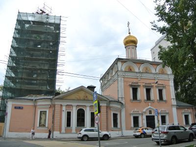 Церковь Воскресения на Успенском вражке. Колокольня и трапезная