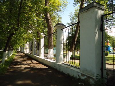 Решетка городского сада