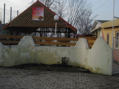 Братская могила мирных жителей и советского воина, казненных фашистскими оккупантами