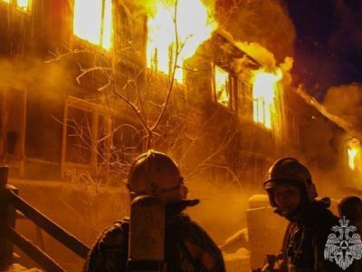 Два человека пострадали при пожаре в многоквартирном доме в Якутске