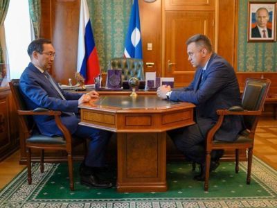 Глава Якутии и замруководителя Рослесхоза обсудили действия по борьбе с лесными пожарами