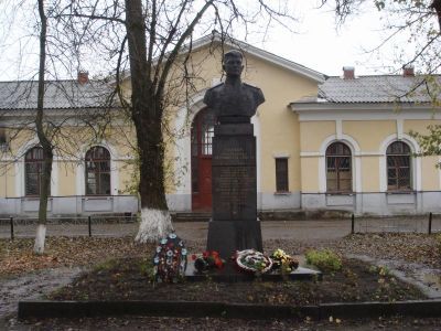 Бюст Героя Советского Союза Е.Михайлова