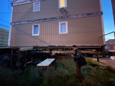 Малолетний ребенок госпитализирован в Якутске после падения из окна