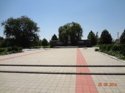 Братская могила красноармейцев, погибших за власть Советов в годы гражданской войны