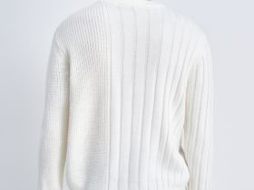 Джемпер с округлым вырезом прямого силуэта