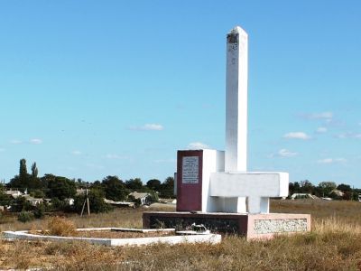 Братская могила советских воинов